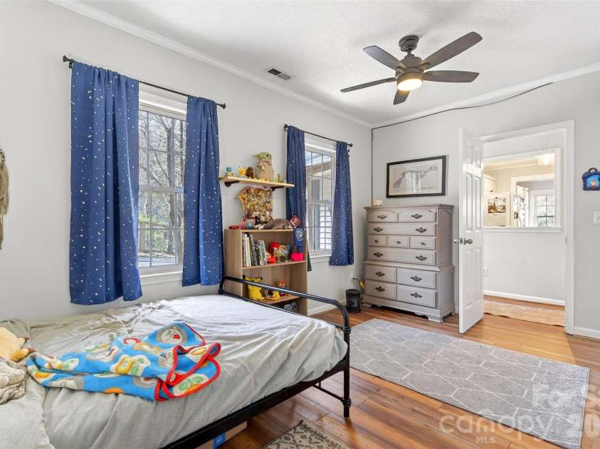 32 Tucker Road, Black Mountain, NC 28711.  MLS# CAR4362619, YatesRealty ID 19300. 