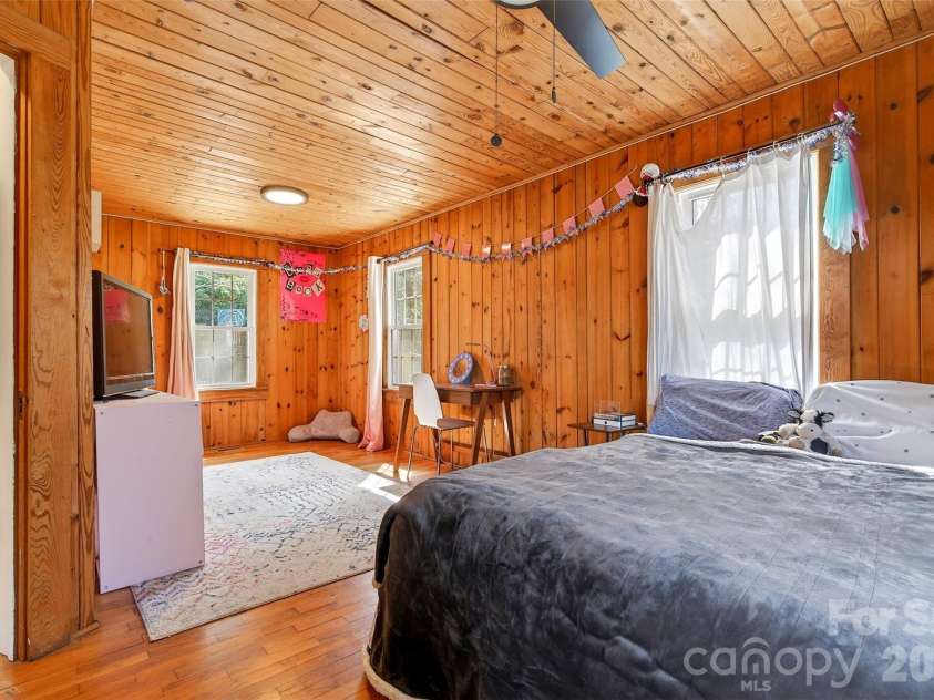 32 Tucker Road, Black Mountain, NC 28711.  MLS# CAR4362619, YatesRealty ID 19300. 