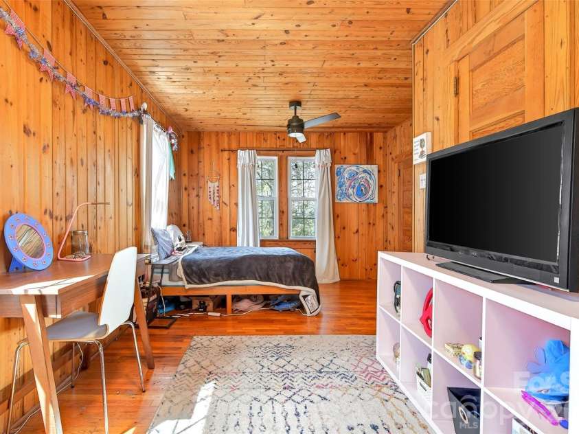 32 Tucker Road, Black Mountain, NC 28711.  MLS# CAR4362619, YatesRealty ID 19300. 