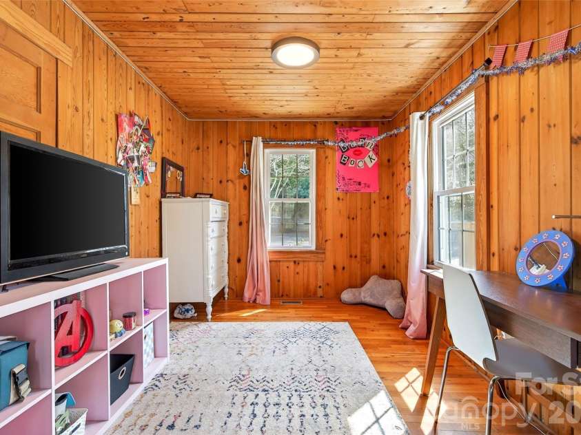 32 Tucker Road, Black Mountain, NC 28711.  MLS# CAR4362619, YatesRealty ID 19300. 