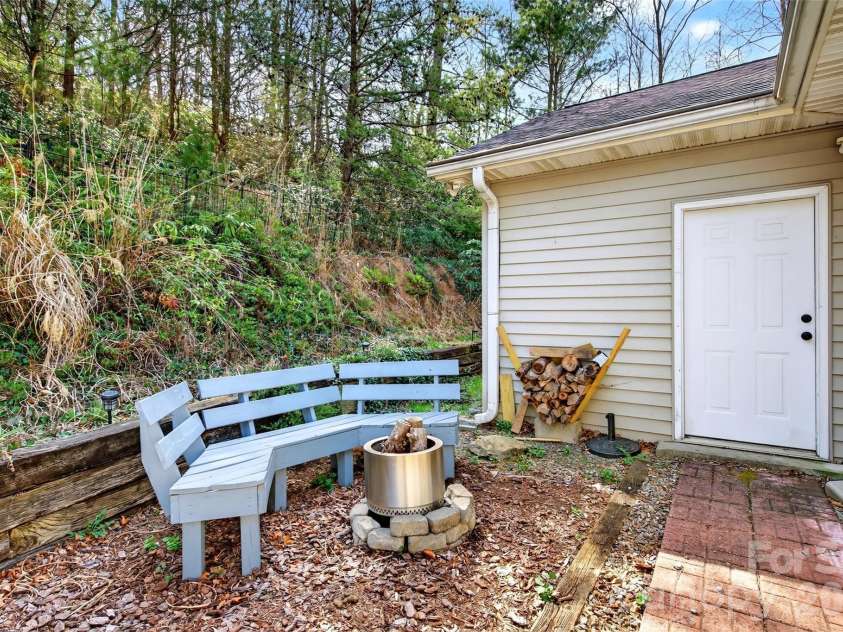 32 Tucker Road, Black Mountain, NC 28711.  MLS# CAR4362619, YatesRealty ID 19300. 