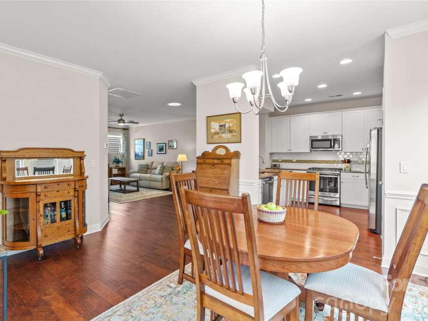 11528 Dublin Crescent Road, Cornelius, NC 28031.  MLS# CAR4364945, YatesRealty ID 19301. Dining area is conveniently located in between kitchen and sunroom.