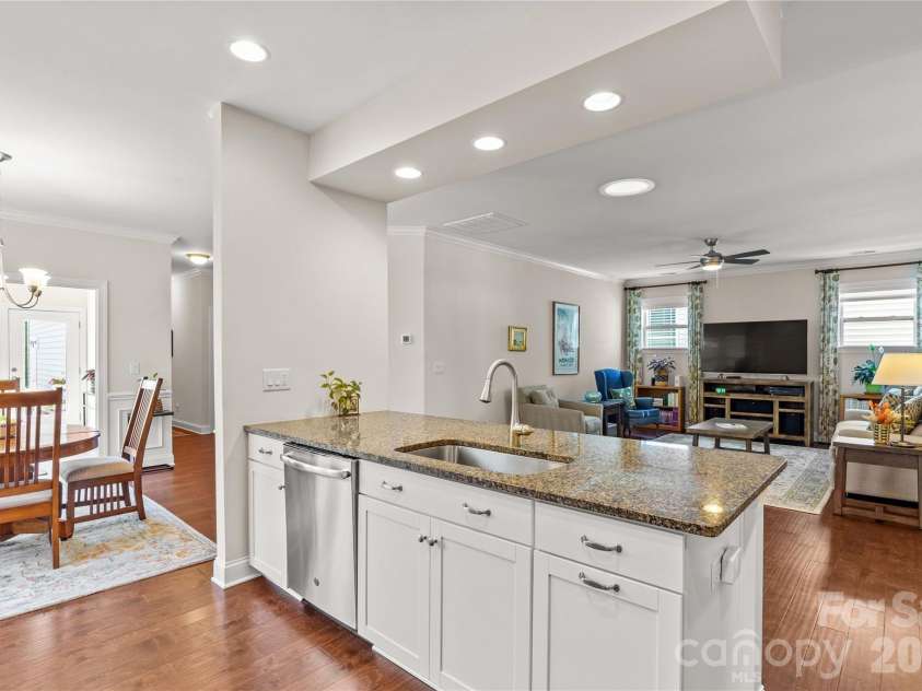 11528 Dublin Crescent Road, Cornelius, NC 28031.  MLS# CAR4364945, YatesRealty ID 19301. Kitchen is open to the living room and dining area creating a great entertaining space.