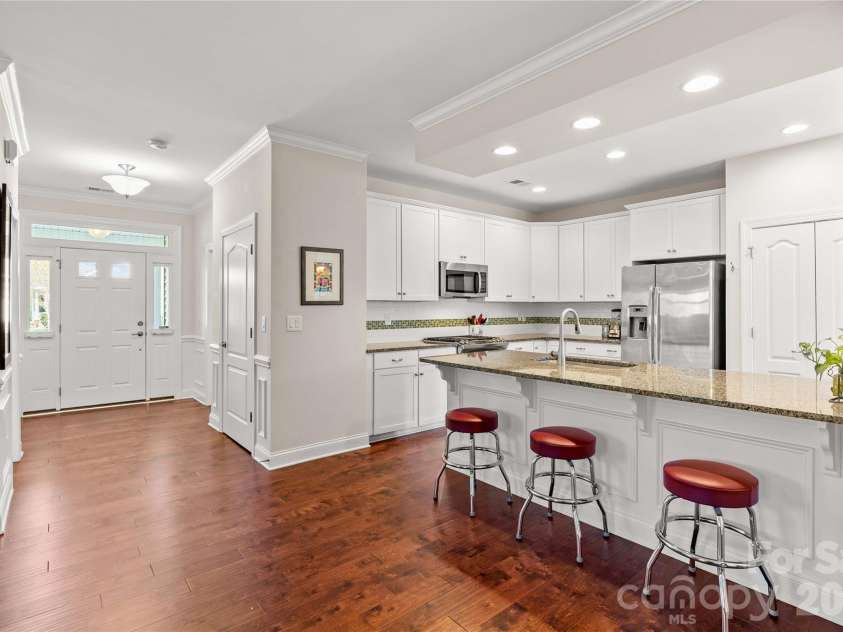 11528 Dublin Crescent Road, Cornelius, NC 28031.  MLS# CAR4364945, YatesRealty ID 19301. Open floorplan has a very functional flow.