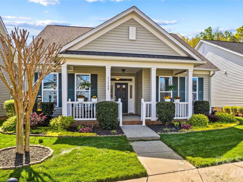 11528 Dublin Crescent Road, Cornelius, NC 28031.  MLS# CAR4364945, YatesRealty ID 19301. Welcome home to 11528 Dublin Crescent Rd!