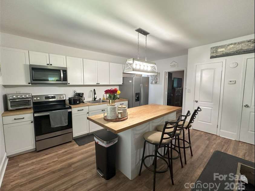 918 8th Street, Lancaster, SC 29720.  MLS# CAR4258471, YatesRealty ID 19301. Updated Kitchen with Pantry closet