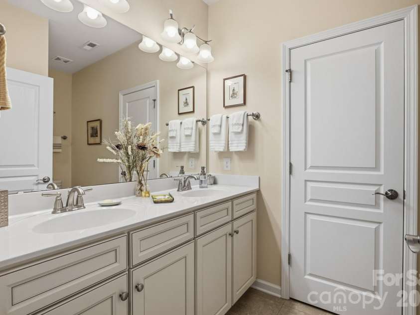 6193 Jack Thomas Drive, Fort Mill, SC 29707.  MLS# CAR4372714, YatesRealty ID 19302. 