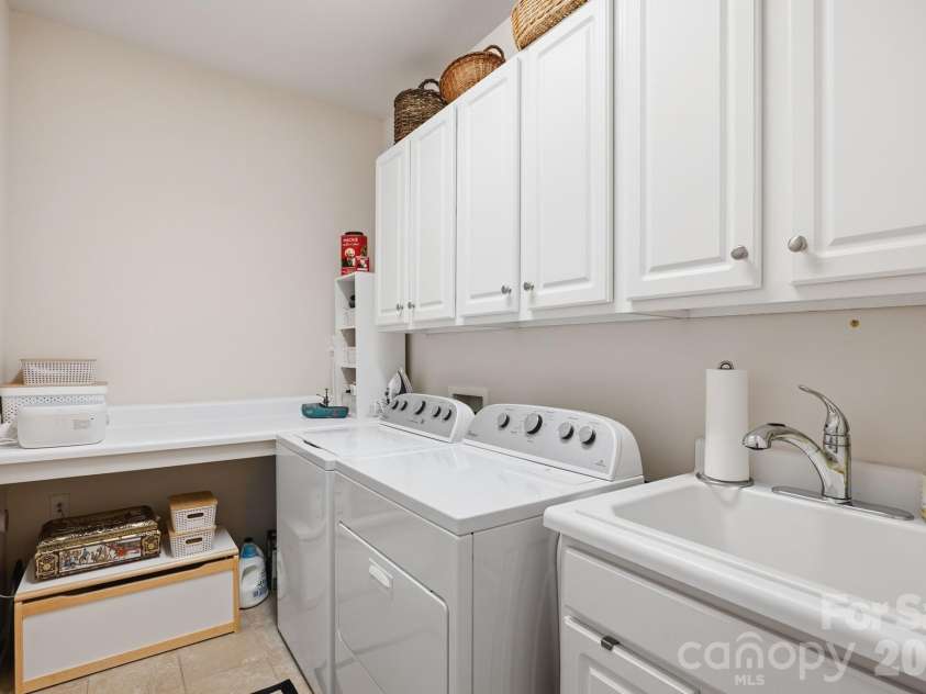 6193 Jack Thomas Drive, Fort Mill, SC 29707.  MLS# CAR4372714, YatesRealty ID 19302. 