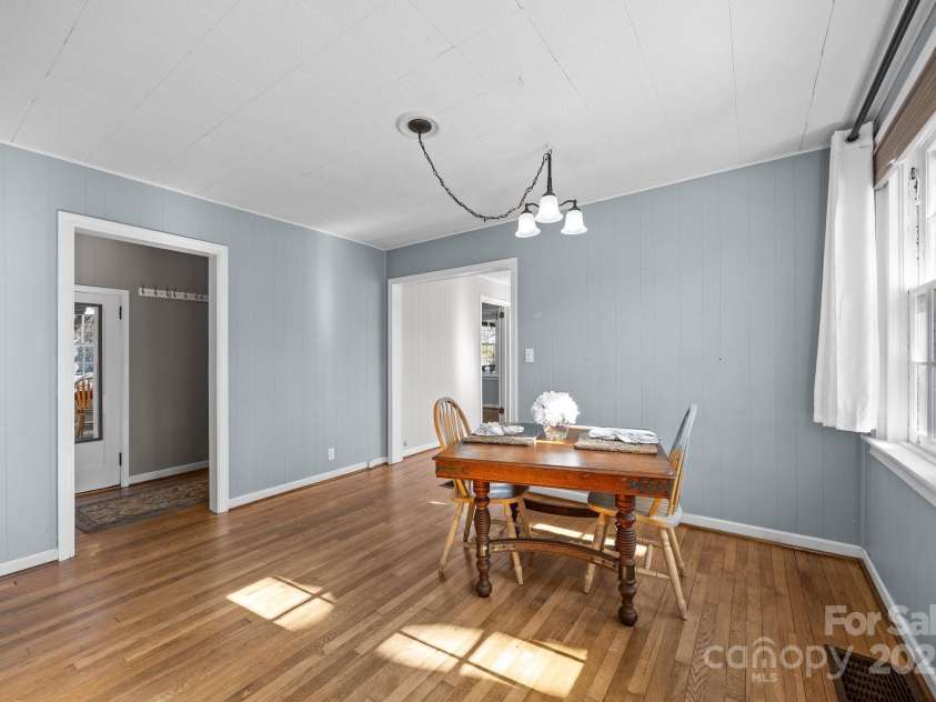 1507 Druid Hills Avenue, Hendersonville, NC 28791.  MLS# CAR4219940, YatesRealty ID 19304. 