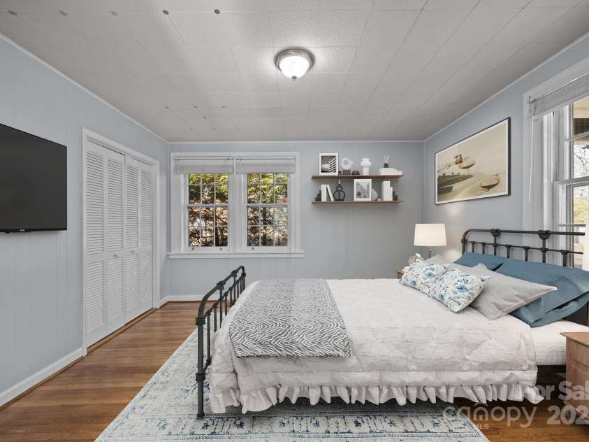 1507 Druid Hills Avenue, Hendersonville, NC 28791.  MLS# CAR4219940, YatesRealty ID 19304. 