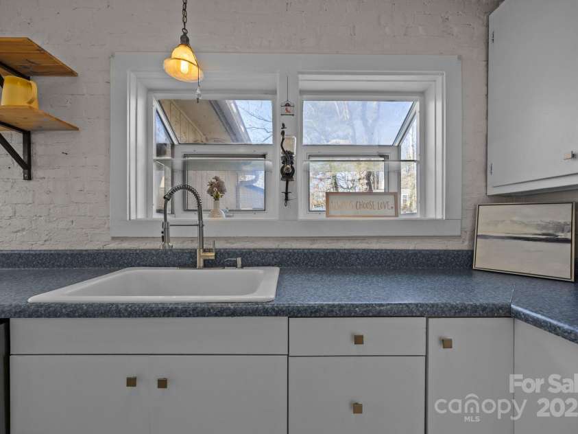 1507 Druid Hills Avenue, Hendersonville, NC 28791.  MLS# CAR4219940, YatesRealty ID 19304. 