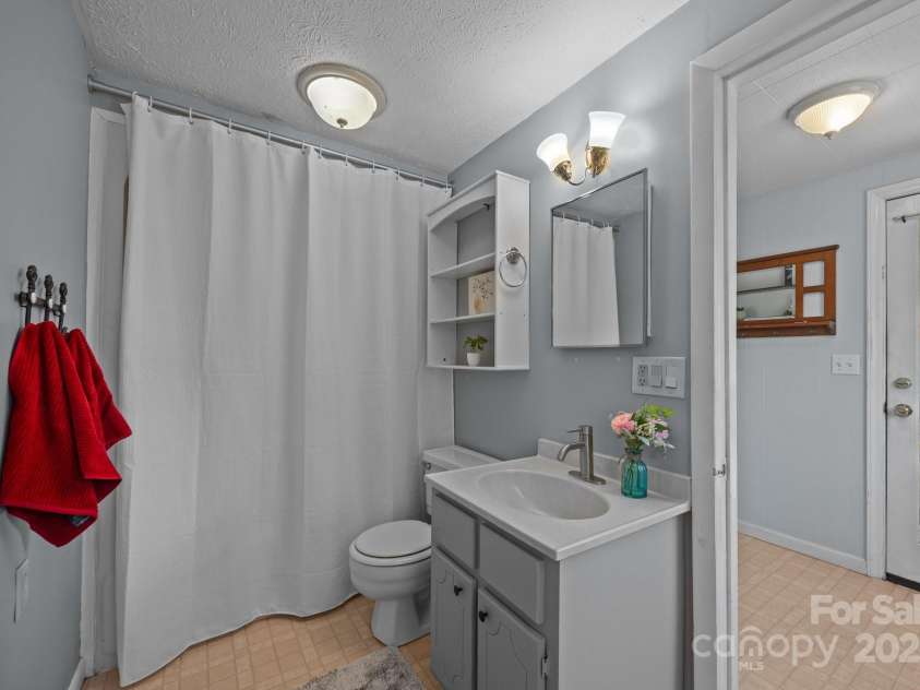 1507 Druid Hills Avenue, Hendersonville, NC 28791.  MLS# CAR4219940, YatesRealty ID 19304. 