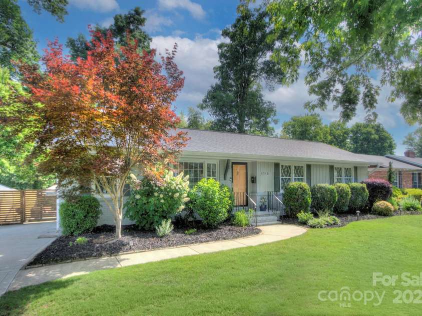 1715 Wensley Drive, Charlotte, NC 28210.  MLS# CAR4259556, YatesRealty ID 19305. 