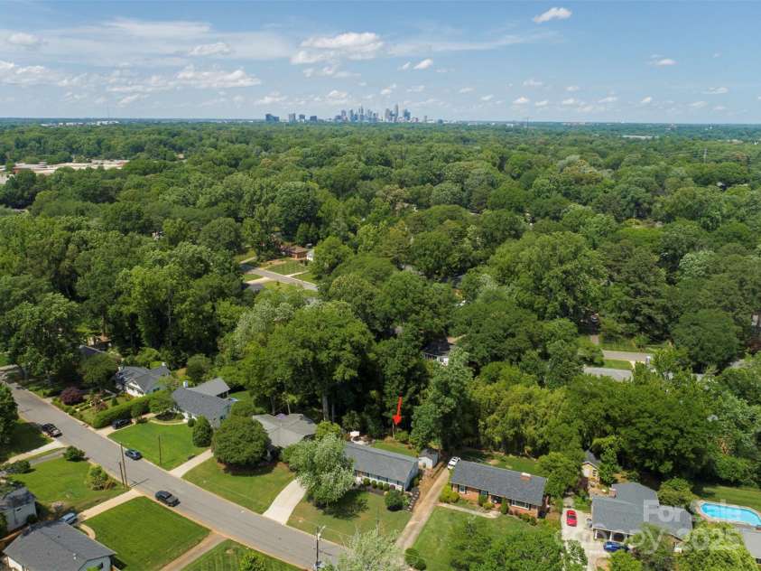 1715 Wensley Drive, Charlotte, NC 28210.  MLS# CAR4259556, YatesRealty ID 19305. 