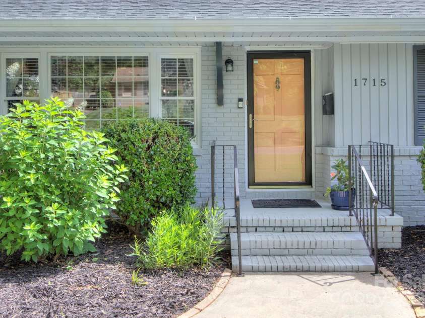1715 Wensley Drive, Charlotte, NC 28210.  MLS# CAR4259556, YatesRealty ID 19305. 