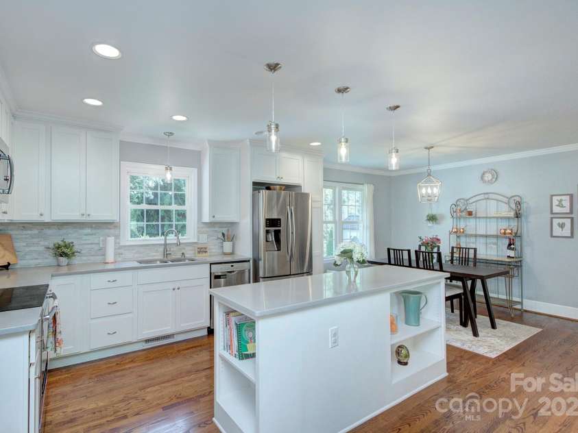 1715 Wensley Drive, Charlotte, NC 28210.  MLS# CAR4259556, YatesRealty ID 19305. 