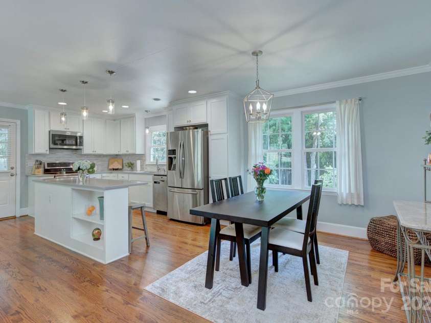 1715 Wensley Drive, Charlotte, NC 28210.  MLS# CAR4259556, YatesRealty ID 19305. 