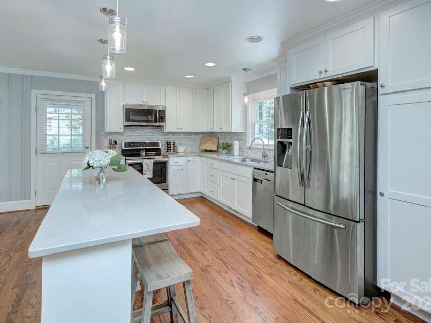 1715 Wensley Drive, Charlotte, NC 28210.  MLS# CAR4259556, YatesRealty ID 19305. 