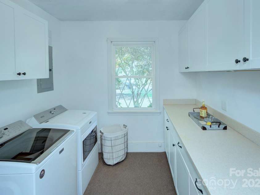 1715 Wensley Drive, Charlotte, NC 28210.  MLS# CAR4259556, YatesRealty ID 19305. 