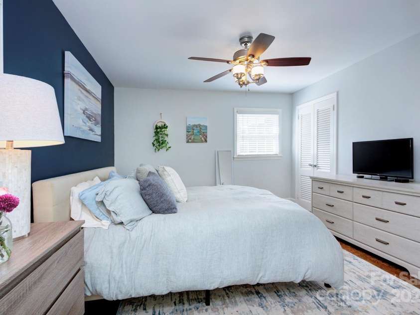 1715 Wensley Drive, Charlotte, NC 28210.  MLS# CAR4259556, YatesRealty ID 19305. 