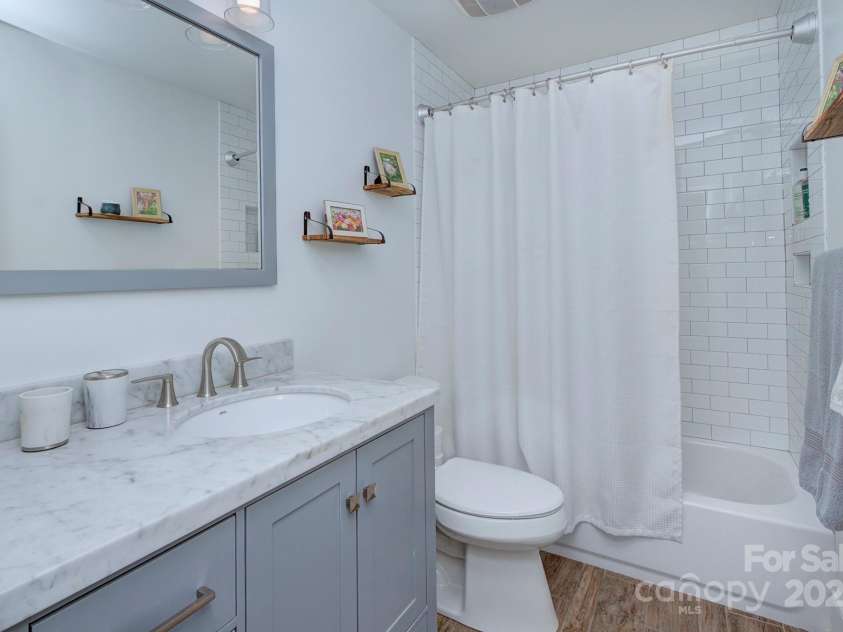 1715 Wensley Drive, Charlotte, NC 28210.  MLS# CAR4259556, YatesRealty ID 19305. 
