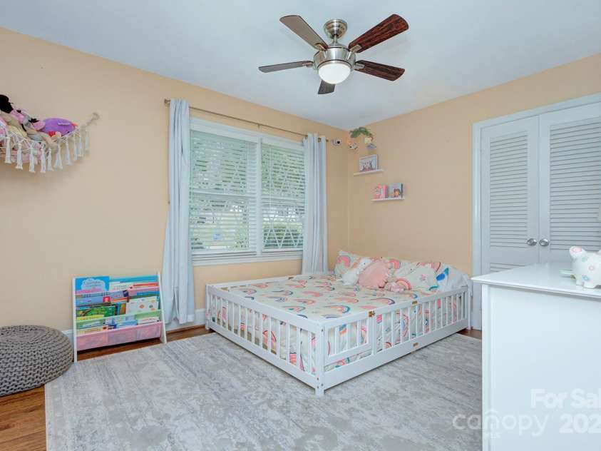 1715 Wensley Drive, Charlotte, NC 28210.  MLS# CAR4259556, YatesRealty ID 19305. 