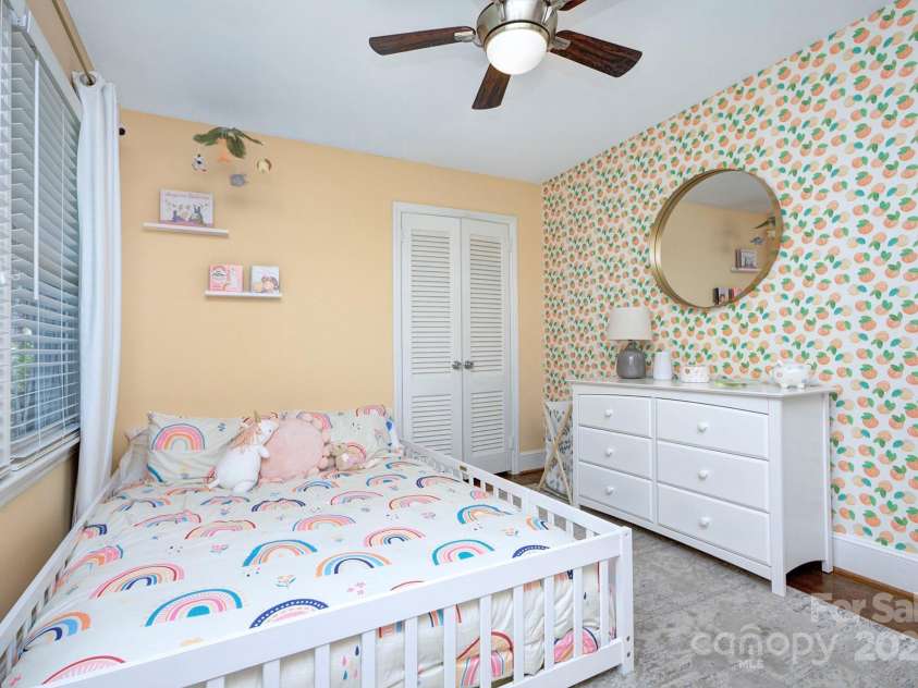 1715 Wensley Drive, Charlotte, NC 28210.  MLS# CAR4259556, YatesRealty ID 19305. 