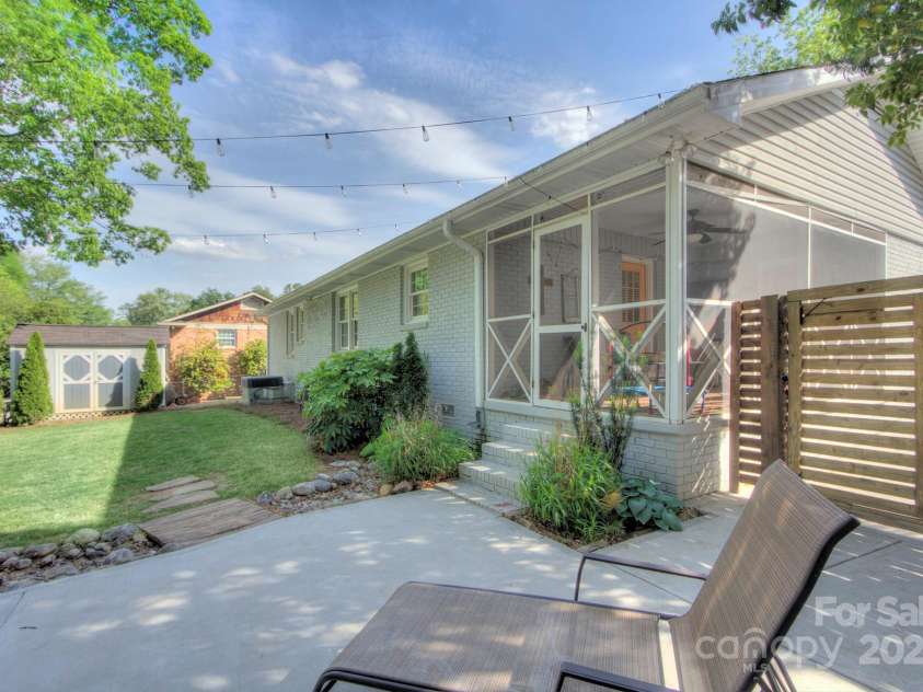 1715 Wensley Drive, Charlotte, NC 28210.  MLS# CAR4259556, YatesRealty ID 19305. 