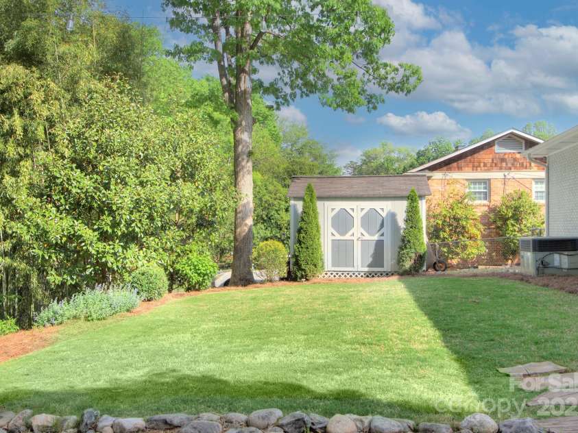 1715 Wensley Drive, Charlotte, NC 28210.  MLS# CAR4259556, YatesRealty ID 19305. 