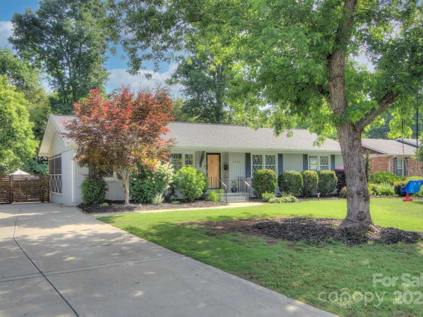 1715 Wensley Drive, Charlotte, NC 28210.  MLS# CAR4259556, YatesRealty ID 19305. 