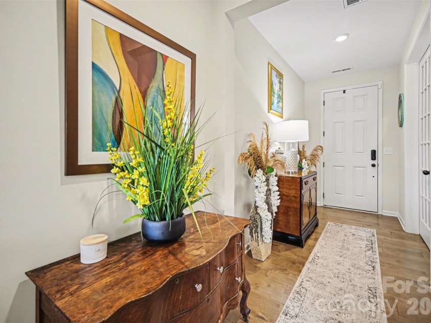 15200 Autumn Sage Drive, Charlotte, NC 28278.  MLS# CAR4356236, YatesRealty ID 19306. Entry