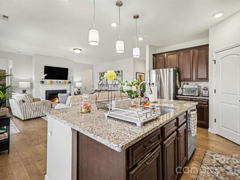 15200 Autumn Sage Drive, Charlotte, NC 28278.  MLS# CAR4356236, YatesRealty ID 19306. Kitchen