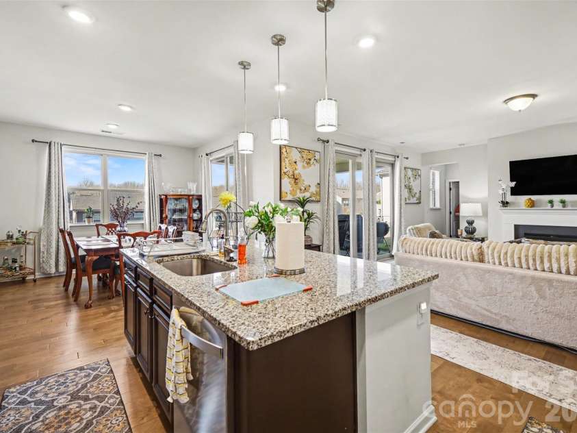 15200 Autumn Sage Drive, Charlotte, NC 28278.  MLS# CAR4356236, YatesRealty ID 19306. Kitchen