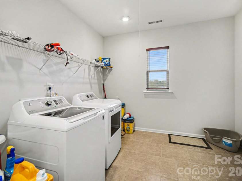 15200 Autumn Sage Drive, Charlotte, NC 28278.  MLS# CAR4356236, YatesRealty ID 19306. Laundry Room