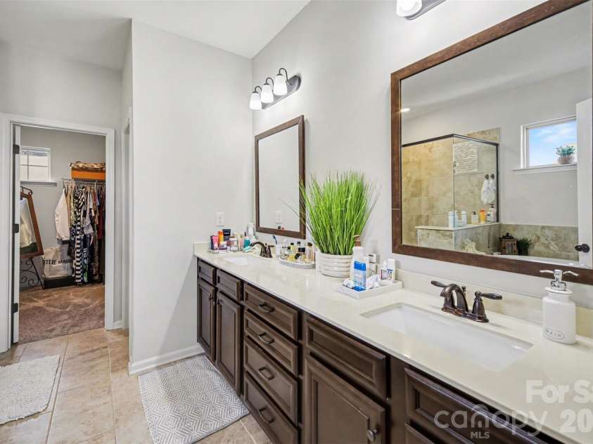 15200 Autumn Sage Drive, Charlotte, NC 28278.  MLS# CAR4356236, YatesRealty ID 19306. Primary Bathroom