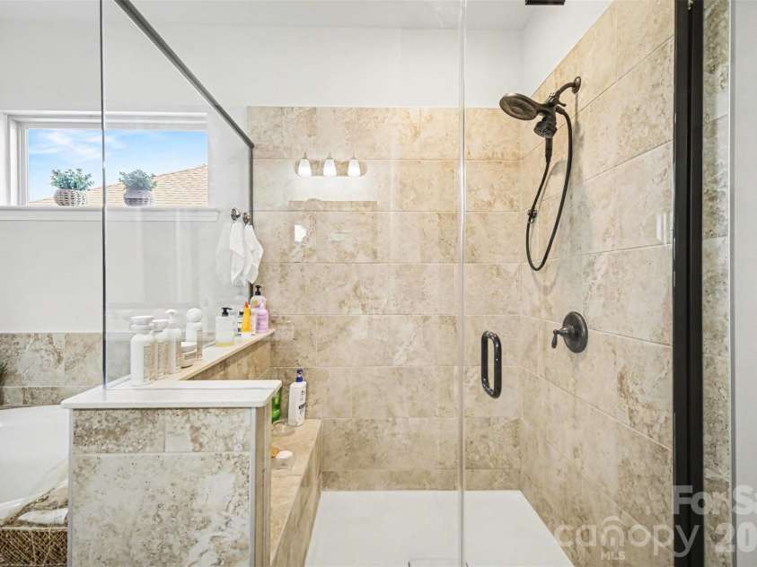 15200 Autumn Sage Drive, Charlotte, NC 28278.  MLS# CAR4356236, YatesRealty ID 19306. Primary Bathroom 