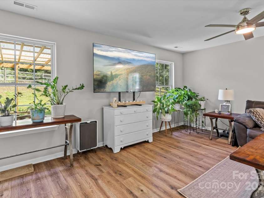 176 Pleasant Grove Lane, Mooresville, NC 28115.  MLS# CAR4259167, YatesRealty ID 19306. Great Room