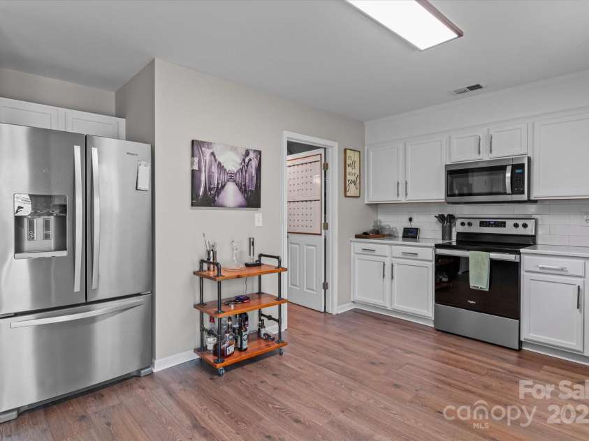 176 Pleasant Grove Lane, Mooresville, NC 28115.  MLS# CAR4259167, YatesRealty ID 19306. Kitchen