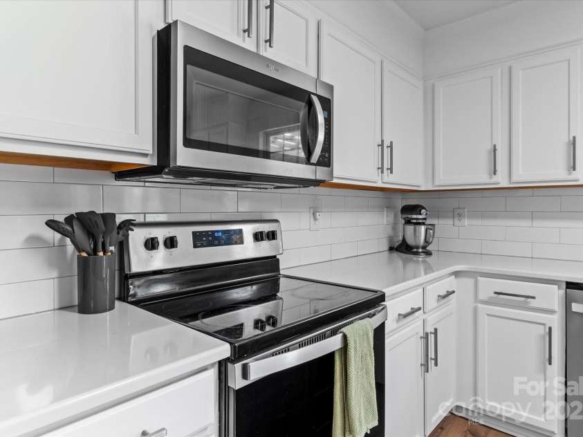 176 Pleasant Grove Lane, Mooresville, NC 28115.  MLS# CAR4259167, YatesRealty ID 19306. Kitchen