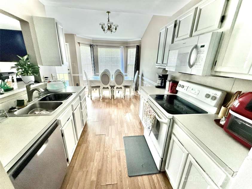 5728 Rocbridge Lane, Charlotte, NC 28208.  MLS# CAR4268153, YatesRealty ID 19307. 