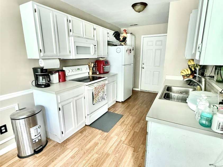 5728 Rocbridge Lane, Charlotte, NC 28208.  MLS# CAR4268153, YatesRealty ID 19307. 