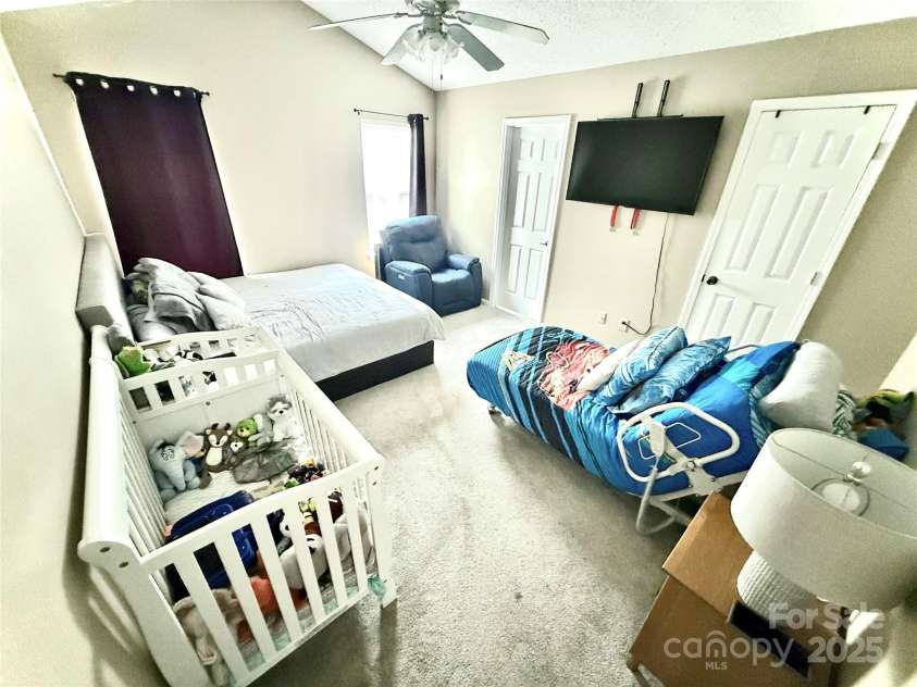 5728 Rocbridge Lane, Charlotte, NC 28208.  MLS# CAR4268153, YatesRealty ID 19307. 