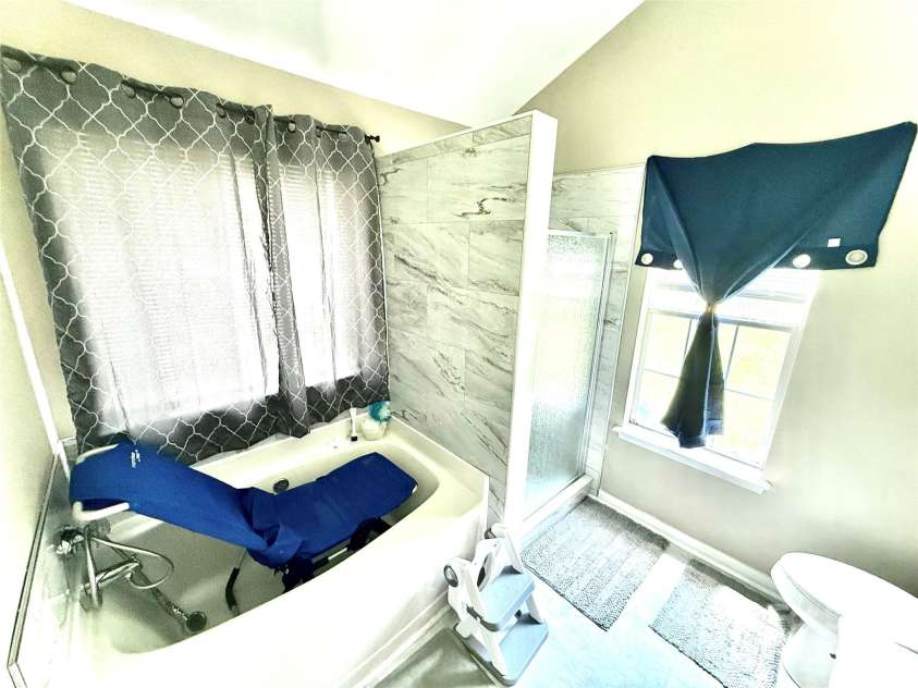 5728 Rocbridge Lane, Charlotte, NC 28208.  MLS# CAR4268153, YatesRealty ID 19307. 