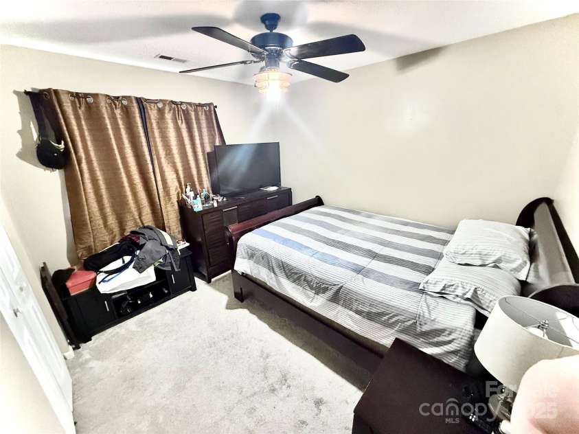 5728 Rocbridge Lane, Charlotte, NC 28208.  MLS# CAR4268153, YatesRealty ID 19307. 