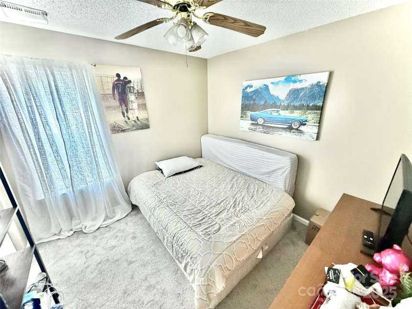 5728 Rocbridge Lane, Charlotte, NC 28208.  MLS# CAR4268153, YatesRealty ID 19307. 