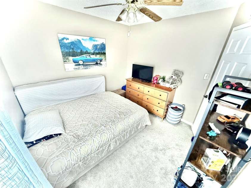 5728 Rocbridge Lane, Charlotte, NC 28208.  MLS# CAR4268153, YatesRealty ID 19307. 