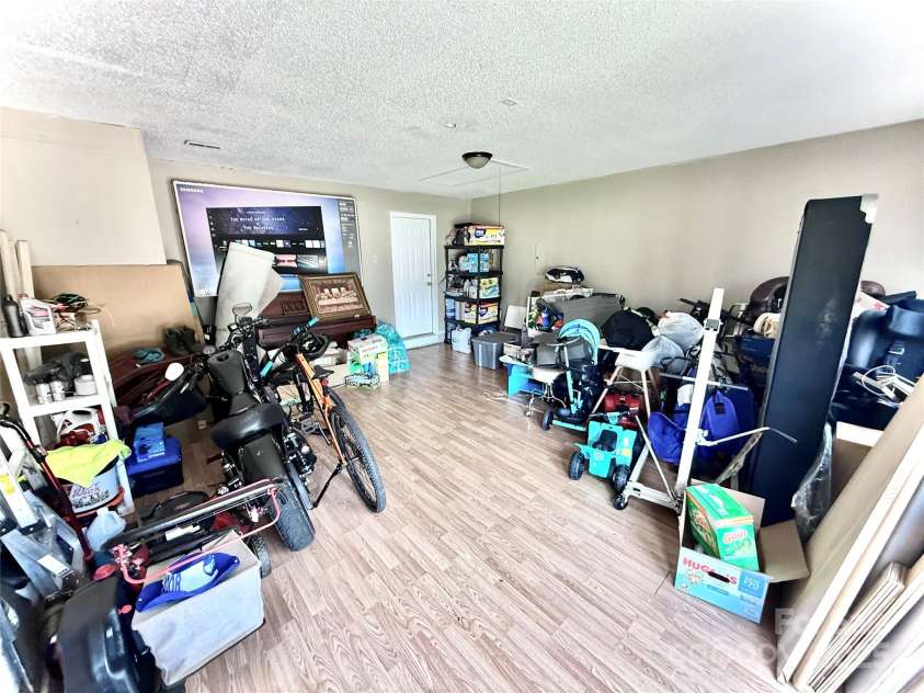 5728 Rocbridge Lane, Charlotte, NC 28208.  MLS# CAR4268153, YatesRealty ID 19307. 