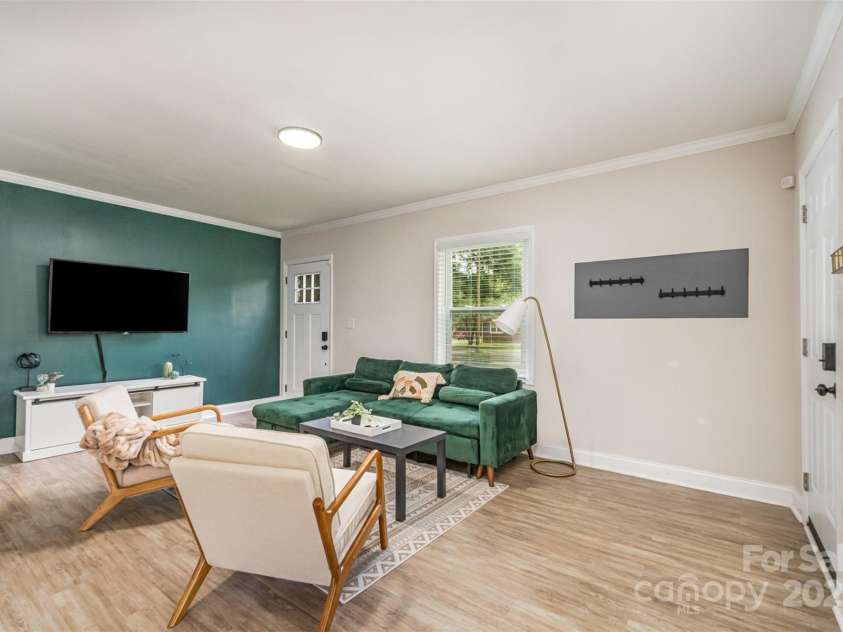 2601 Ashley Road, Charlotte, NC 28208.  MLS# CAR4260885, YatesRealty ID 19308. 