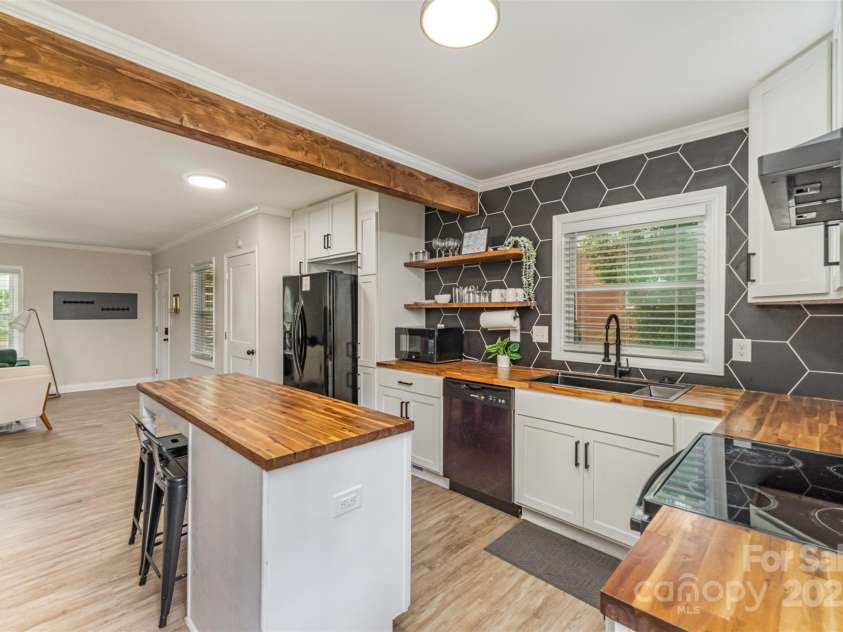 2601 Ashley Road, Charlotte, NC 28208.  MLS# CAR4260885, YatesRealty ID 19308. 