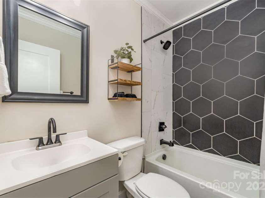 2601 Ashley Road, Charlotte, NC 28208.  MLS# CAR4260885, YatesRealty ID 19308. 